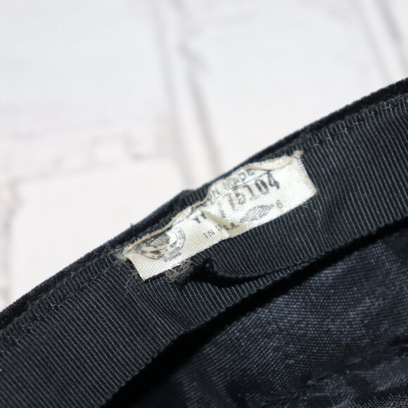 Vintage Black Velvet Pillbox Hat with Bow – Union Made Mid-Century Glam · Soft - Picture 2 of 6